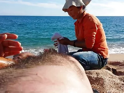 MILF های زرق و سکسیمتحرک برق دار Lubes A Bone Sausice